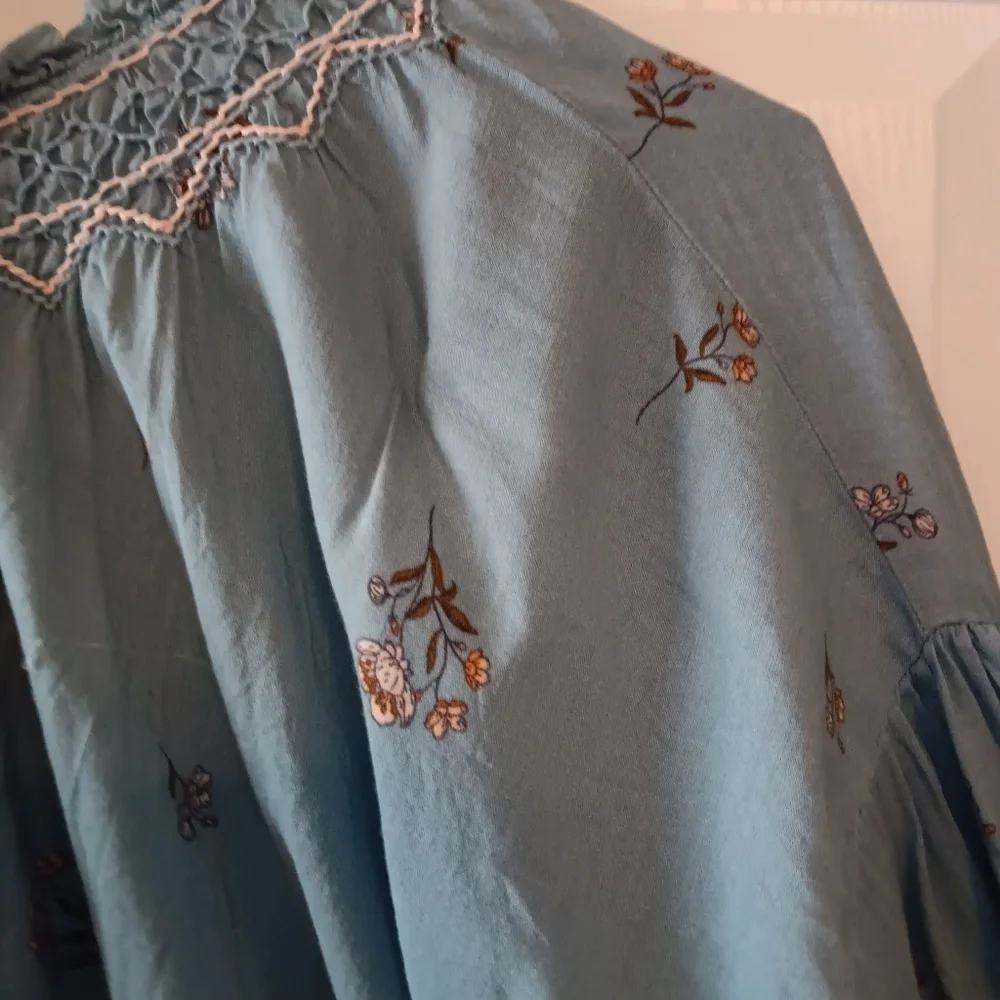 a.n.a Womens Chambray Peasant Button Front Blouse Shirt - Picture 4 of 9